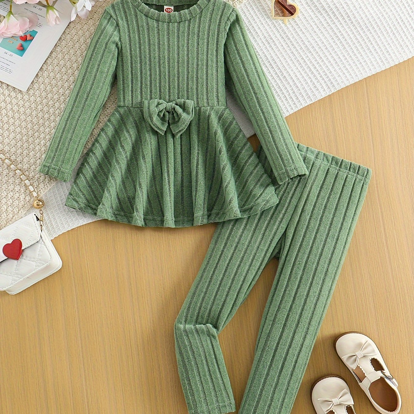 Elegância Confortável – Conjunto Vestido com Laço e Calças