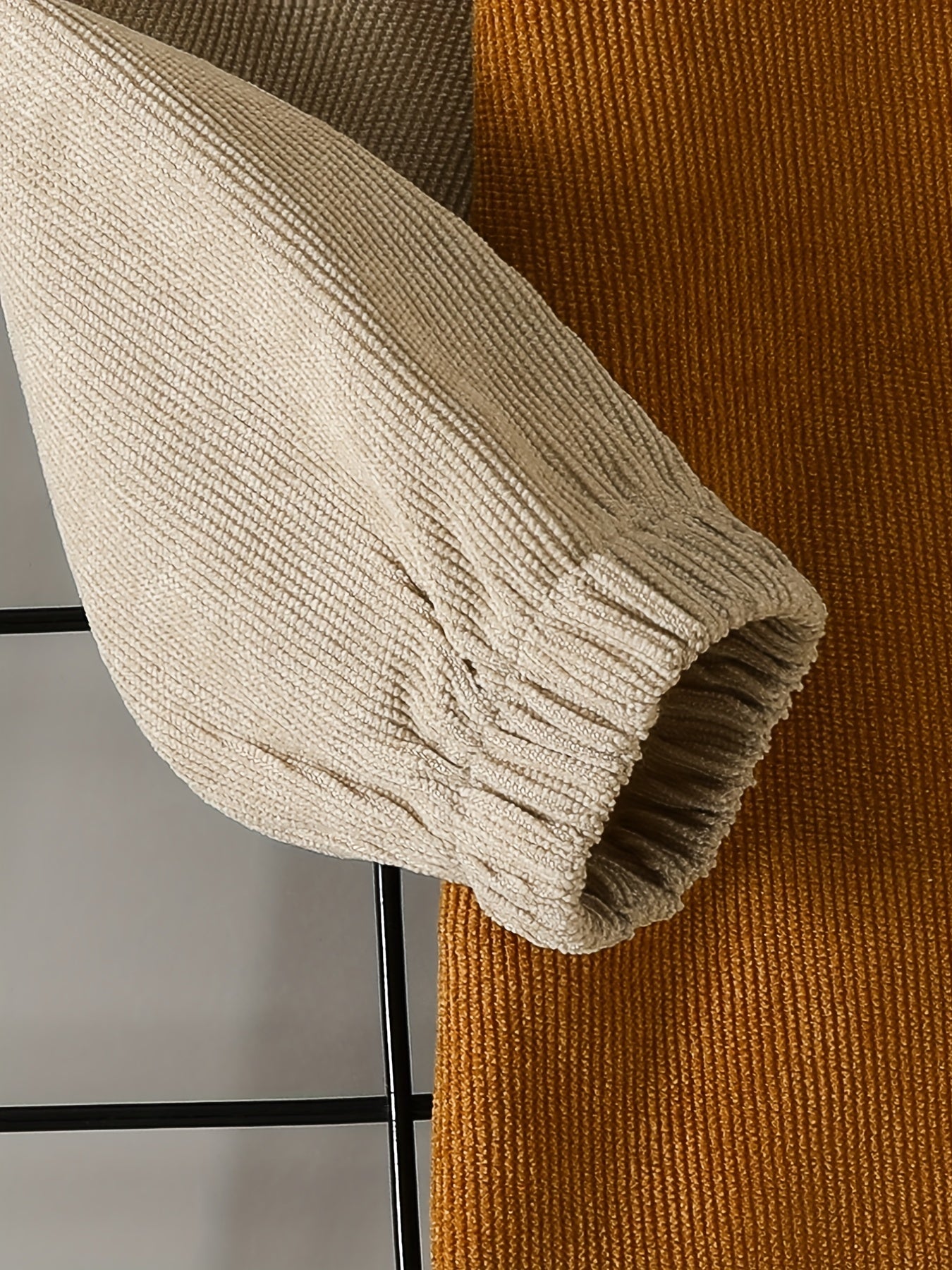 Conjunto em Cotelê – Sweatshirt com Fecho & Calças com Cintura Elástica