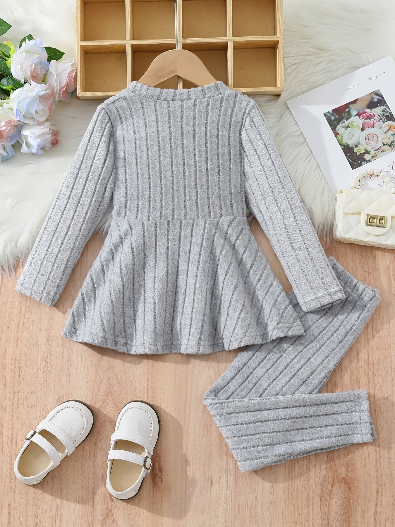 Elegância Confortável – Conjunto Vestido com Laço e Calças