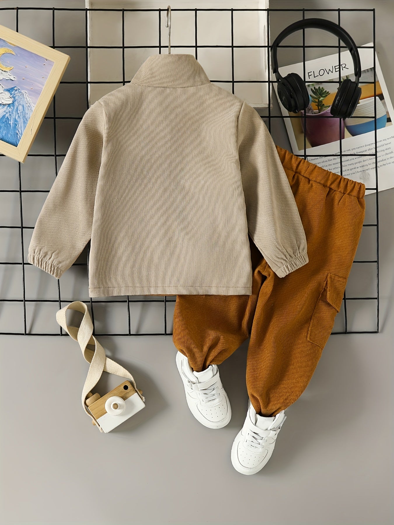 Conjunto em Cotelê – Sweatshirt com Fecho & Calças com Cintura Elástica