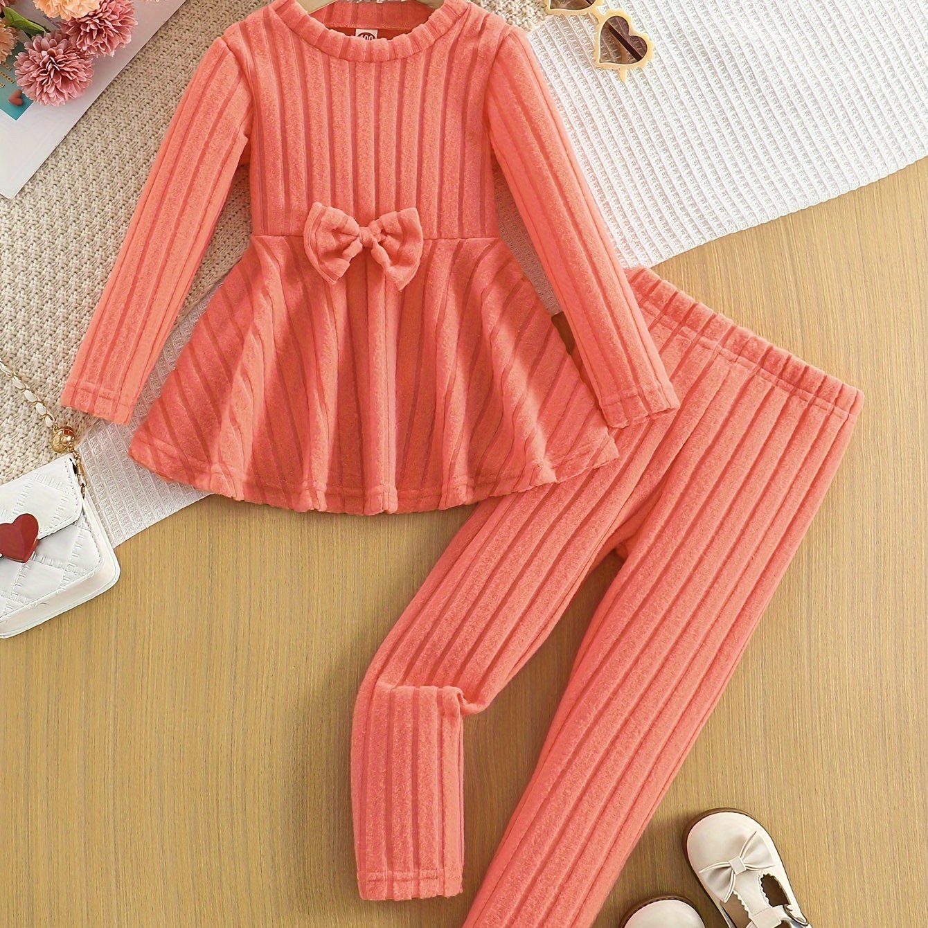 Elegância Confortável – Conjunto Vestido com Laço e Calças