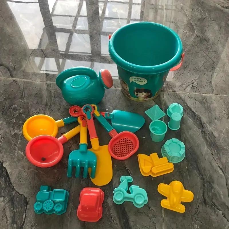 Kit de 18 Peças de Brinquedos de Praia - Brinque & Aprenda 