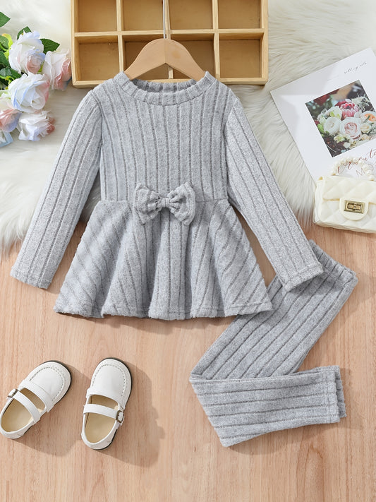 Elegância Confortável – Conjunto Vestido com Laço e Calças